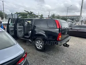 Toyota Hilux 2.5 D-4D 4X4 SRX 2010 Black