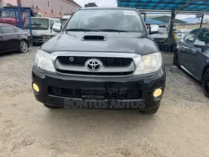 Toyota Hilux 2.5 D-4D 4X4 SRX 2010 Black