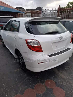 Toyota Matrix S Hatchback AWD (2.4L 4cyl 4A) 2010 White