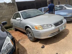 Toyota Camry CE 4dr Sedan (2.2L 4cyl 4A) 2000 Silver