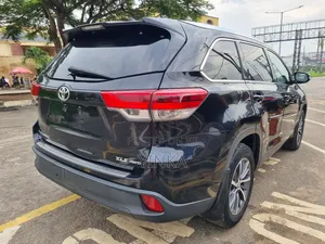 Toyota Highlander XLE 4x4 V6 (3.5L 6cyl 8A) 2017 Black