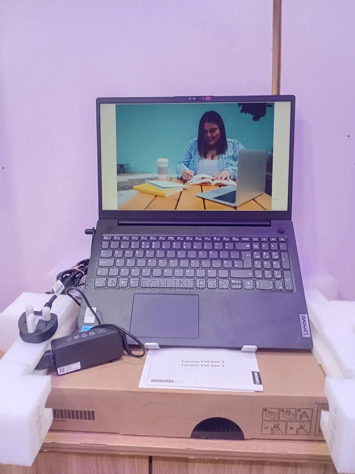 New Laptop Lenovo IdeaPad 320S 8GB Intel Core i3 SSD 256GB