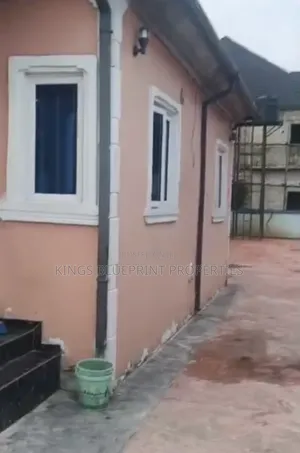 2bdrm Bungalow in Ughoton, Warri for sale
