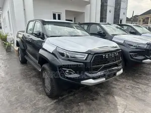 New Toyota Hilux 2025 Black