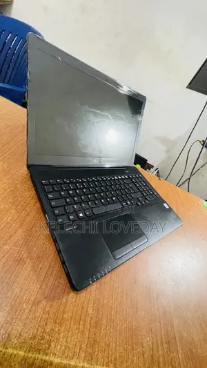 Laptop Fujitsu Lifebook A555 8GB Intel Core i5 SSD 256GB