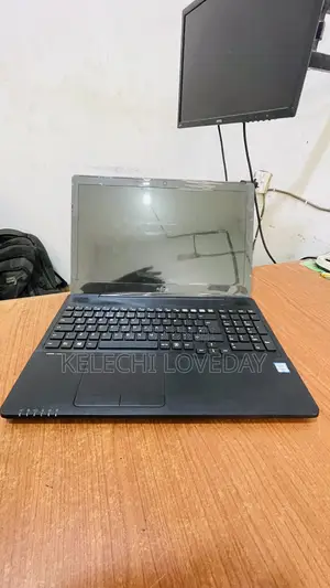 Laptop Fujitsu Lifebook A555 8GB Intel Core i5 SSD 256GB