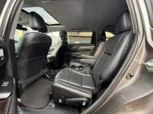 Toyota Highlander XLE 4x4 V6 (3.5L 6cyl 8A) 2018 Gray