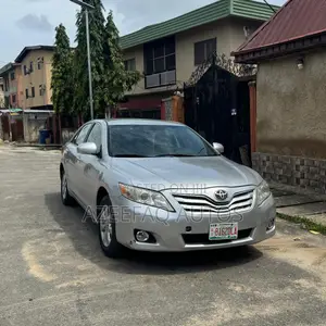 Toyota Camry LE 4dr Sedan (2.5L 4cyl 6AM) 2010 Silver
