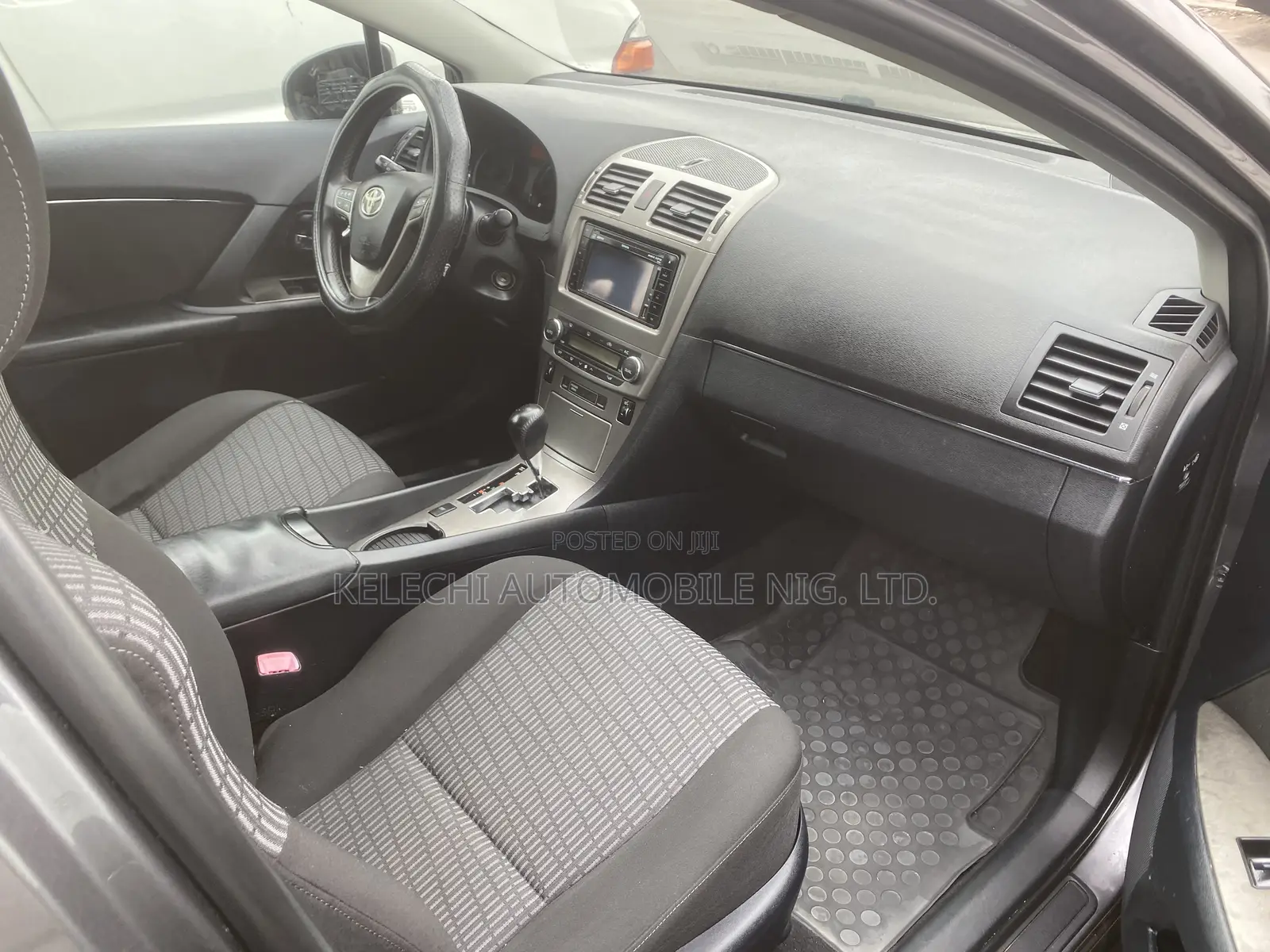Toyota Avensis 2014 Gray