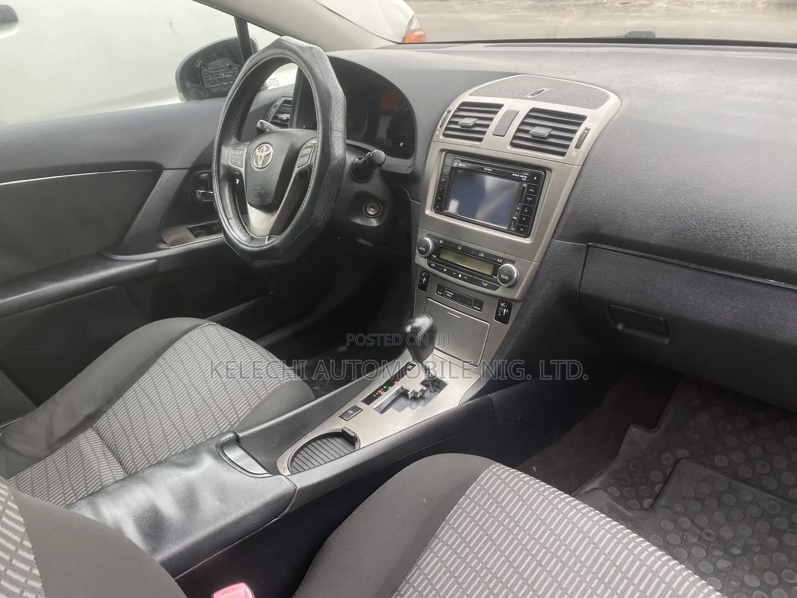 Toyota Avensis 2014 Gray