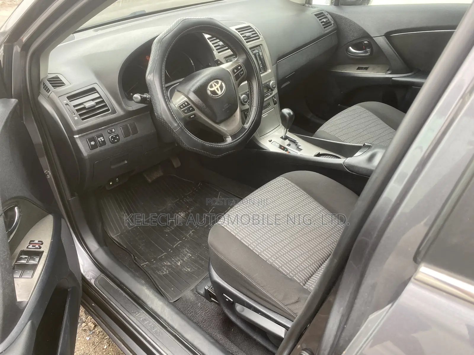 Toyota Avensis 2014 Gray