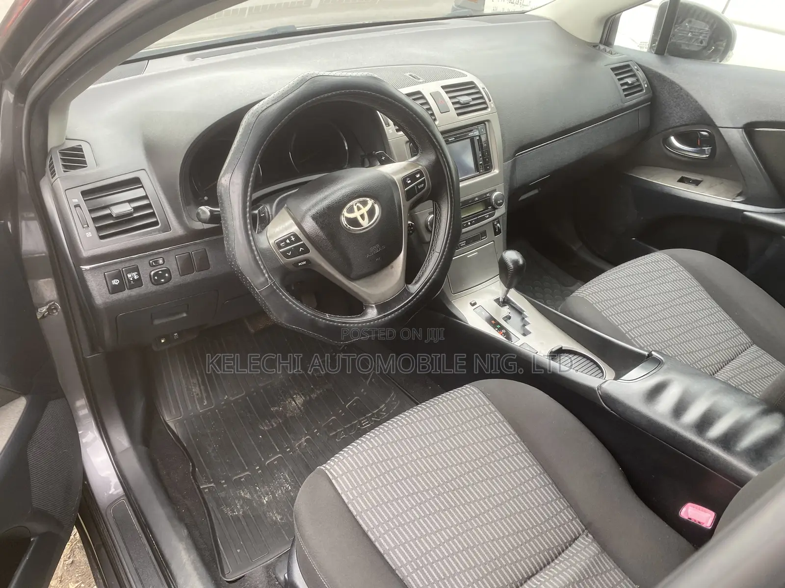 Toyota Avensis 2014 Gray