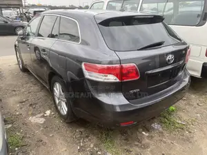 Toyota Avensis 2014 Gray