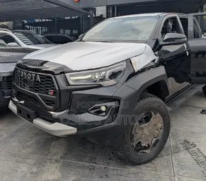 New Toyota Hilux 2025 Black