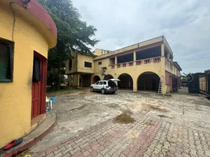 5bdrm Block of Flats in Ilupeju for sale