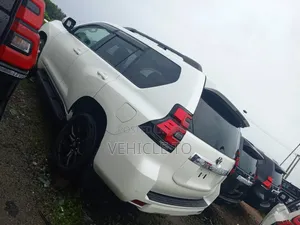 Toyota Land Cruiser Prado 2024 White