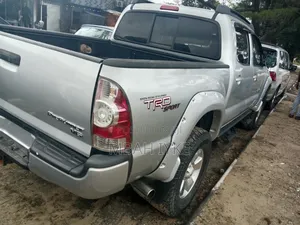 Toyota Tacoma Double Cab V6 Automatic 2011 Silver