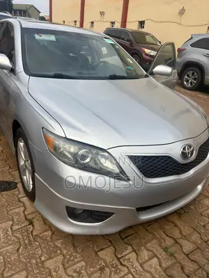 Toyota Camry SE 4dr Sedan (2.5L 4cyl 6A) 2011 Silver