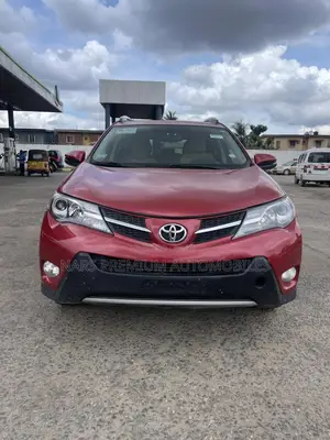 Toyota RAV4 XLE 4dr SUV AWD (2.5L 4cyl 6A) 2015 Red