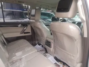 Lexus GX 460 Luxury 2016 White