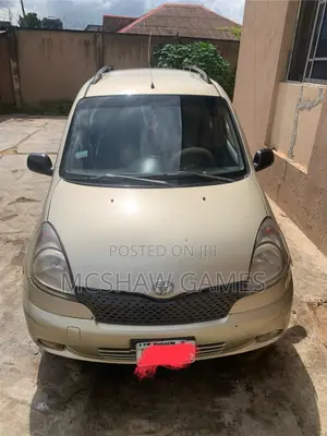 Toyota Yaris 2001 Gold