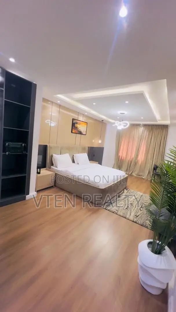 Beautiful Waterfront 3bedroom Apartment
