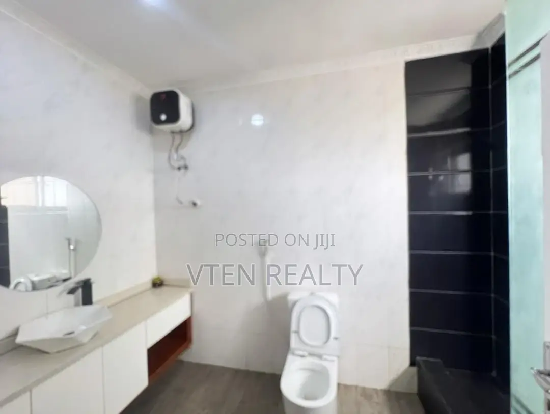Beautiful Waterfront 3bedroom Apartment