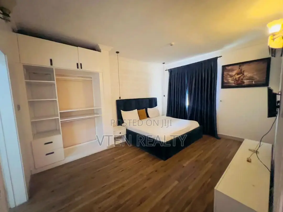 Beautiful Waterfront 3bedroom Apartment
