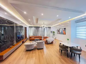 Beautiful Waterfront 3bedroom Apartment