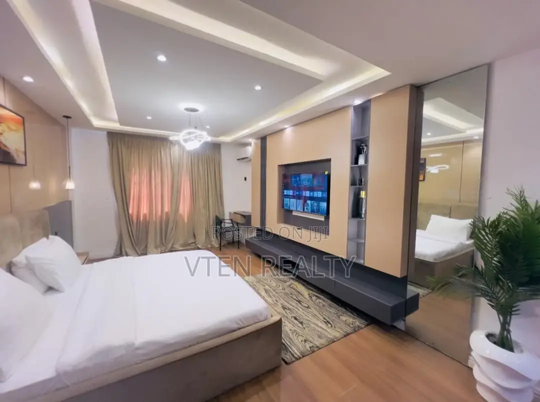 Beautiful Waterfront 3bedroom Apartment