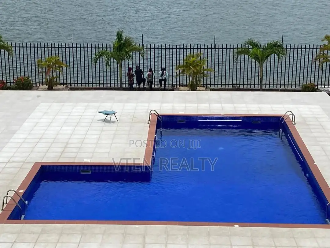 Beautiful Waterfront 3bedroom Apartment