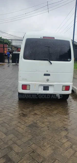 Suzuki APV Minibus 2010 White