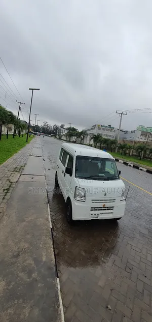 Suzuki APV Minibus 2010 White