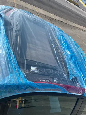 C30o 2010 Center Panoramic Roof Glass Available