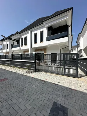 4bdrm Duplex in Chevron for sale