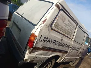 Nissan Vanette 1998 White