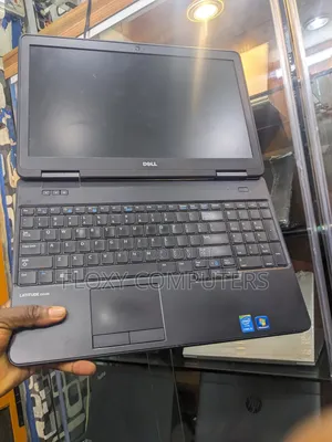 Laptop Dell Latitude 5540 8GB Intel Core i7 SSD 256GB