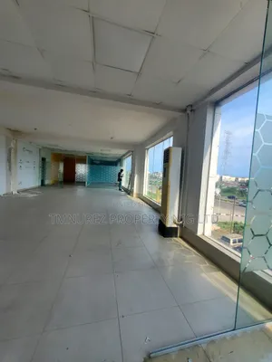 Very Big Open Space Showroom at Lekki Phase1 Facing the Express