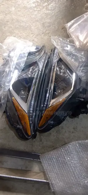 Set Of Head Lamp For Toyota Rav4 2018