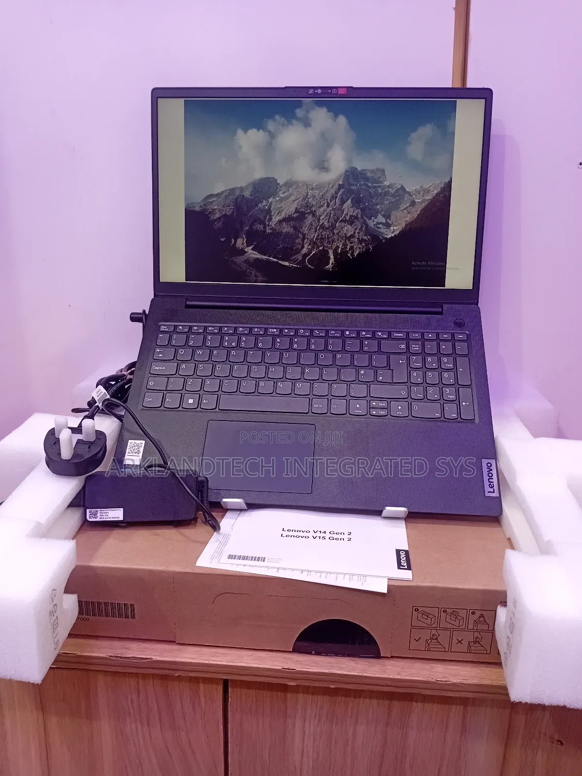 New Laptop Lenovo IdeaPad 720S 8GB Intel Core i3 SSD 256GB