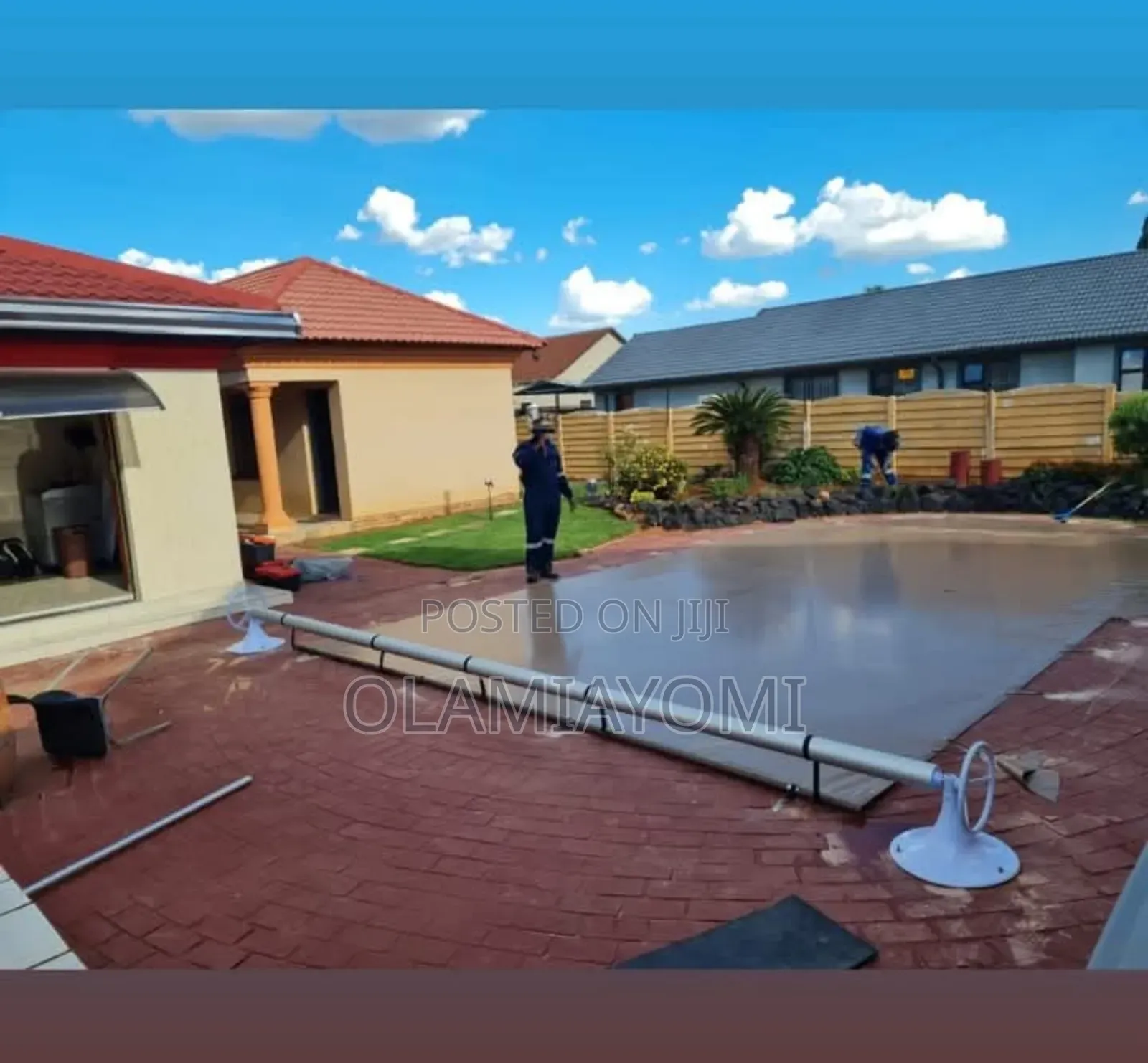 Pool Cover With Rowling Machine