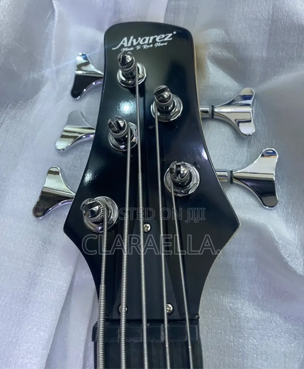 Alvarez Five Strings Bass Guitar