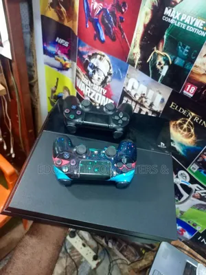 Ps4 With 2 Pad and 5 Games