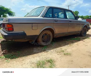 Volvo 240 1986 Gray
