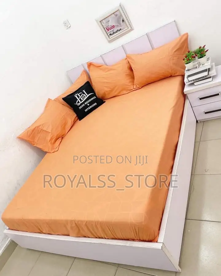 Quality Cotton Plain Color Bedsheet With 4 Pillow Cases