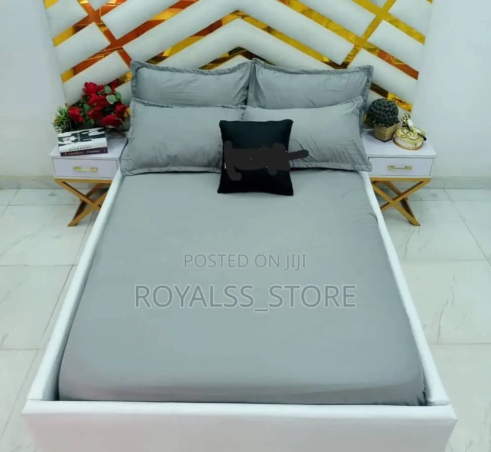 Quality Cotton Plain Color Bedsheet With 4 Pillow Cases