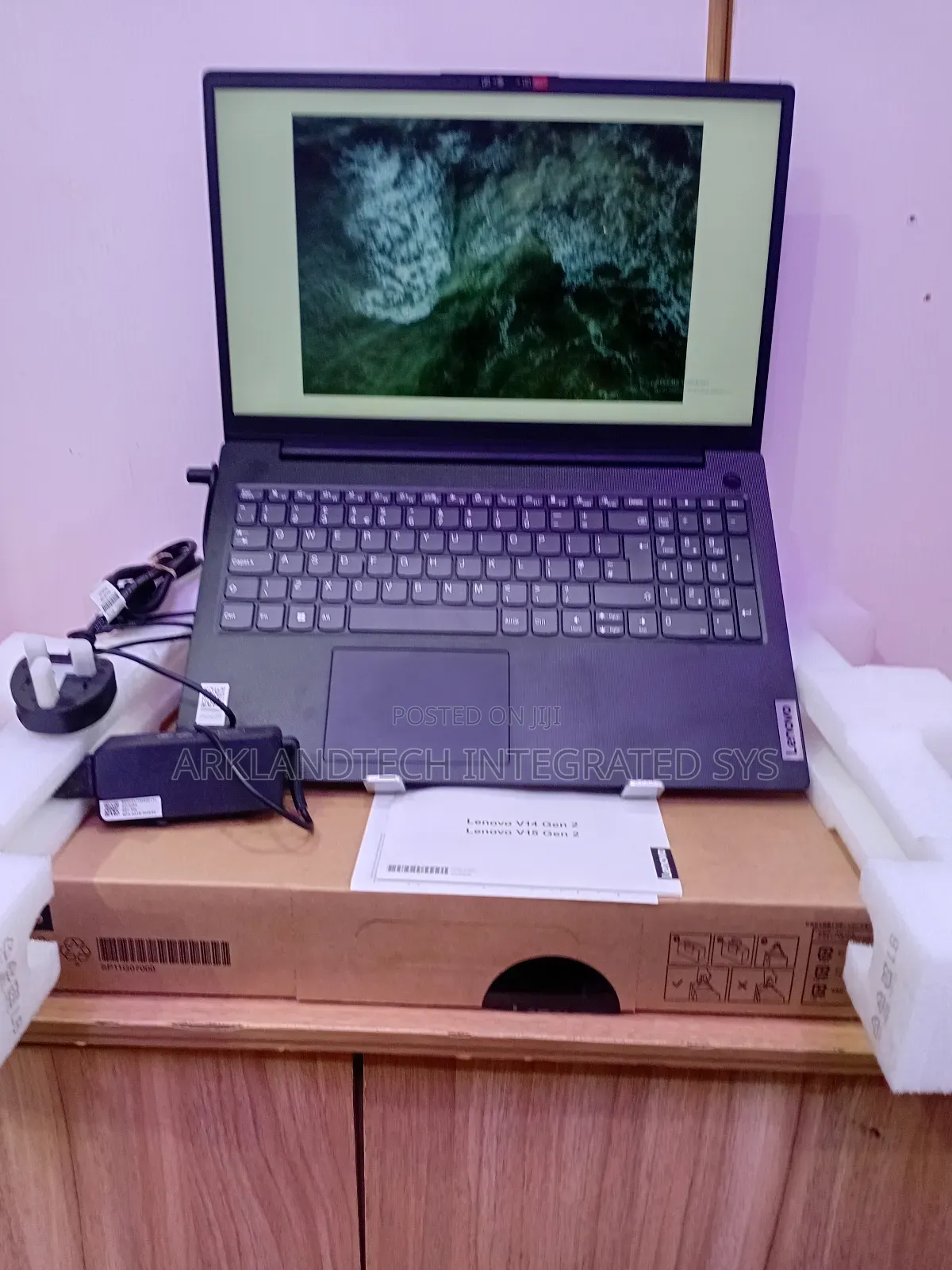 New Laptop Lenovo IdeaPad U300s 8GB Intel Core i3 SSD 256GB