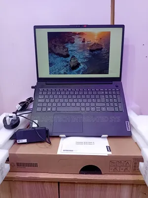 New Laptop Lenovo IdeaPad U300s 8GB Intel Core i3 SSD 256GB