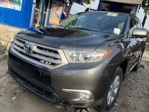 Toyota Highlander Limited 2012 Gray