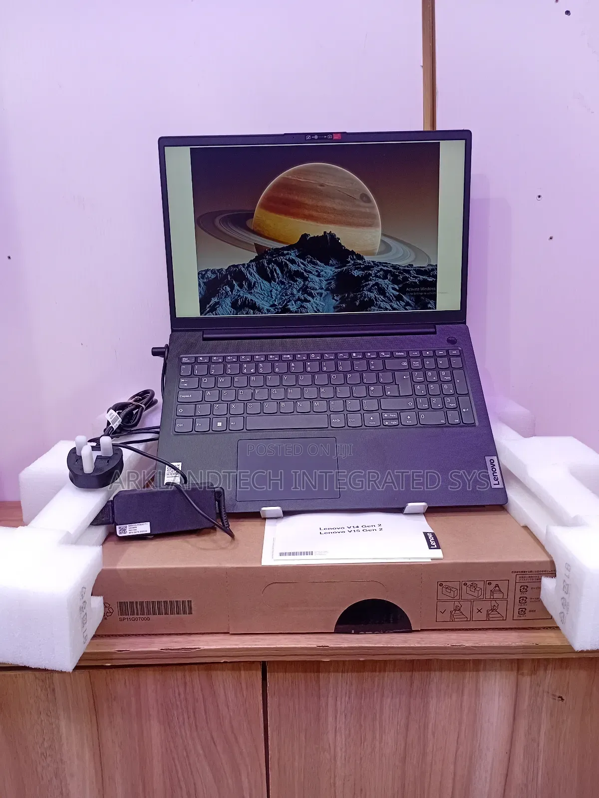 New Laptop Lenovo IdeaPad U450P 8GB Intel Core i3 SSD 256GB